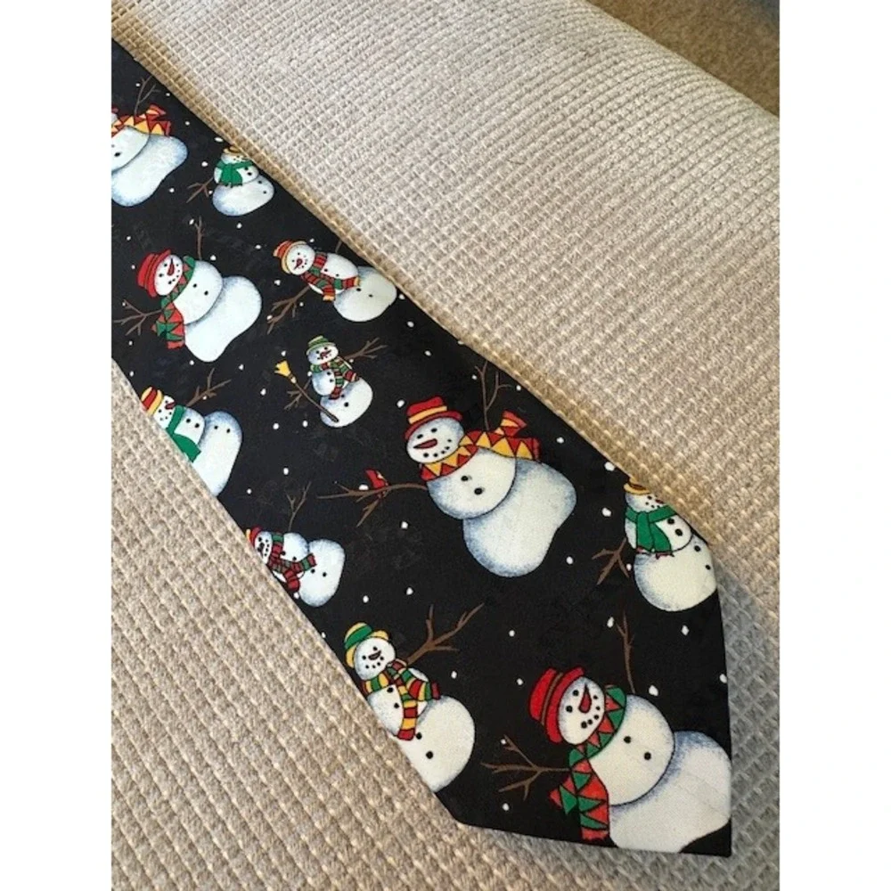 Hallmark yule tie